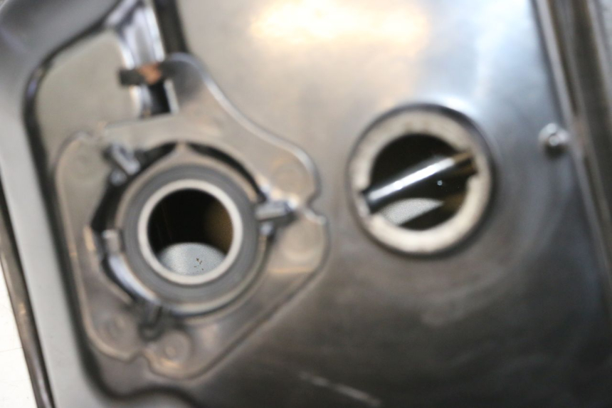 photo de DEPOSITO FUEL JM MOTORS OLDIES GT 4T 50 (2018 - 2025) - Estado de la superficie y material