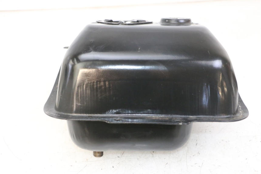 photo de DEPÓSITO DE COMBUSTIBLE SYM ORBIT 2 4T 50 (2008 - 2017) - Detalles de los puntos de fijación