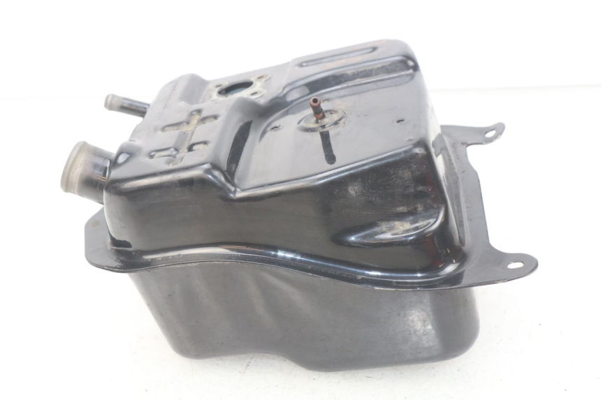 photo de DEPÓSITO DE COMBUSTIBLE SYM ORBIT III 3 4T 50 (2018 - 2021) - Primer plano técnico