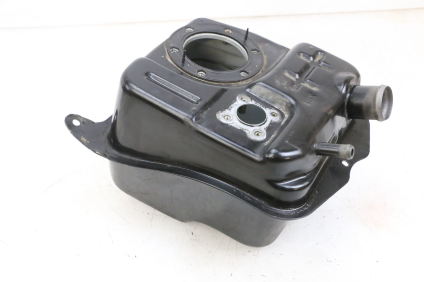 photo de DEPOSITO FUEL SYM ORBIT III 3 4T 50 (2021 - 2025) - Estado de la superficie y material