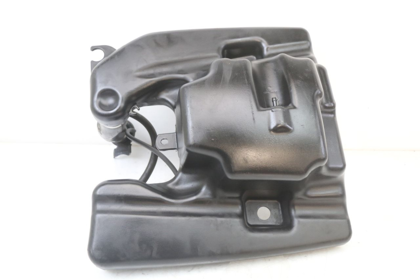 photo de DEPOSITO FUEL PEUGEOT DJANGO 125 (2014 - 2017) - Detalles de los puntos de fijación