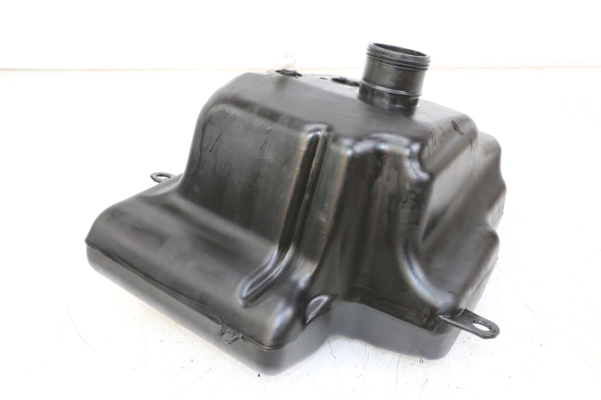 photo de DEPÓSITO DE COMBUSTIBLE PEUGEOT STREETZONE 4T 50 (2018 - 2023) - Detalle de la pieza