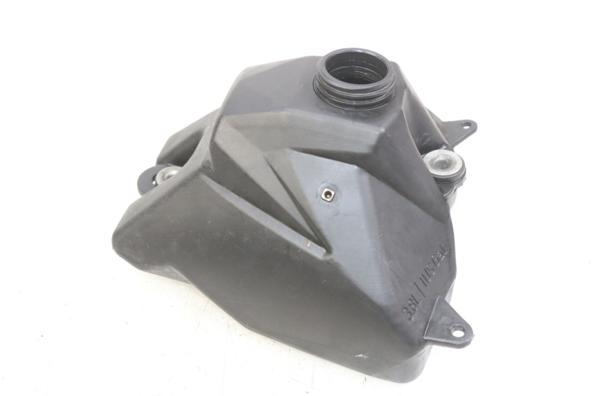 photo de DEPÓSITO DE COMBUSTIBLE YCF PILOT 125 - Detalles de los puntos de fijación