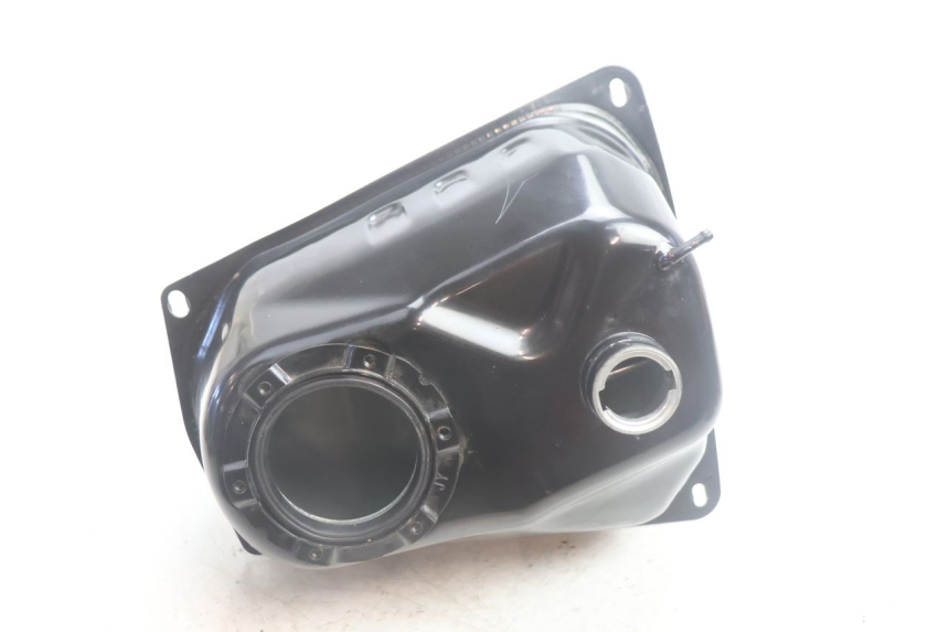 photo de DEPOSITO FUEL JM MOTORS R-MAX TECH 50 (2024 - 2026) - Detalles de los puntos de fijación