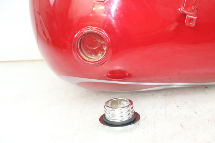 photo de DEPOSITO FUEL REGAL RAPTOR SPYDER 125 (2010 - 2018) - Detalles de los puntos de fijación