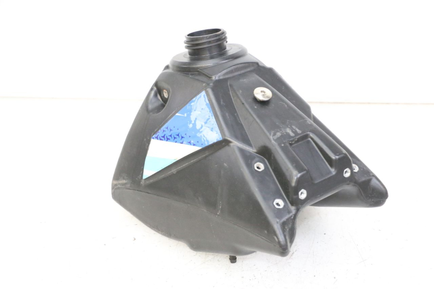 photo de DEPÓSITO DE COMBUSTIBLE APOLLO RFZ 125 - Primer plano técnico