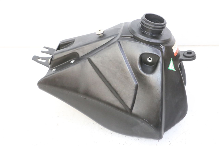 photo de DEPÓSITO DE COMBUSTIBLE APOLLO RFZ 125 - Primer plano técnico