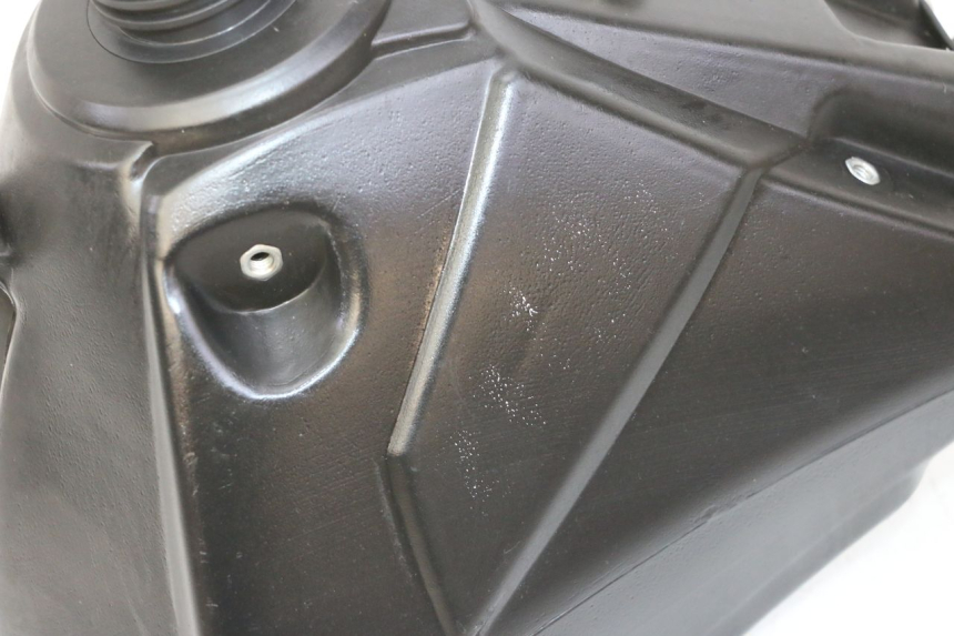 photo de DEPÓSITO DE COMBUSTIBLE APOLLO RFZ 125 - Detalles de los puntos de fijación