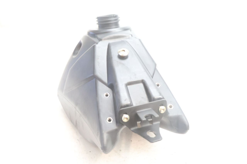 photo de DEPOSITO FUEL APOLLO RFZ 125 - Primer plano técnico