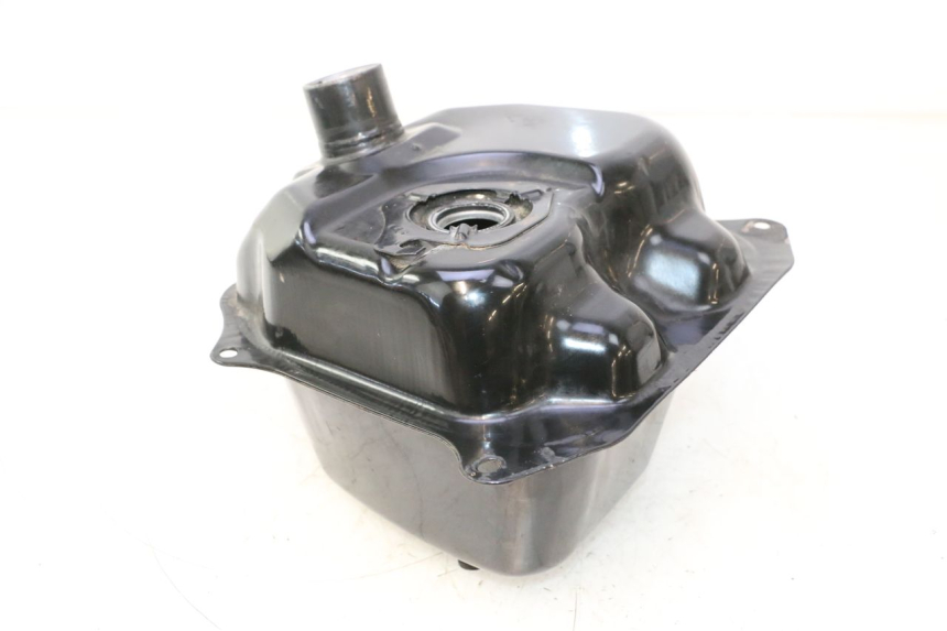 photo de DEPOSITO FUEL TNT MOTOR ROMA 10' 2T 50 (2011 - 2018) - Otra perspectiva