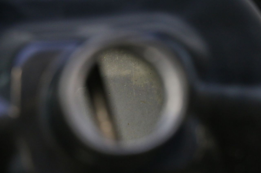 photo de DEPOSITO FUEL TNT MOTOR ROMA 10' 2T 50 (2011 - 2018) - Detalles de los puntos de fijación