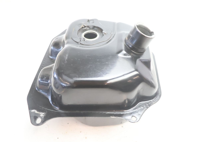 photo de DEPOSITO FUEL TNT MOTOR ROMA 10' 2T 50 (2011 - 2018) - Primer plano técnico
