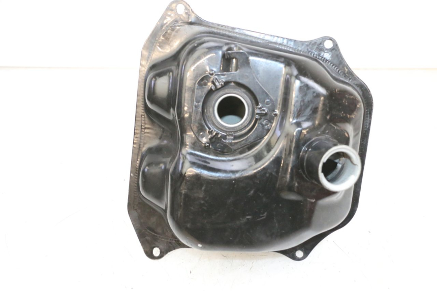 photo de DEPOSITO FUEL TNT MOTOR ROMA 10' 4T 50 (2019 - 2022) - Otra perspectiva