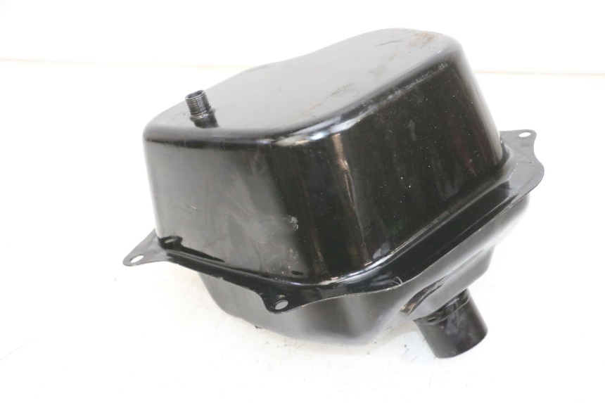 photo de DEPOSITO FUEL TNT MOTOR ROMA 10' 4T 50 (2019 - 2022) - Primer plano técnico