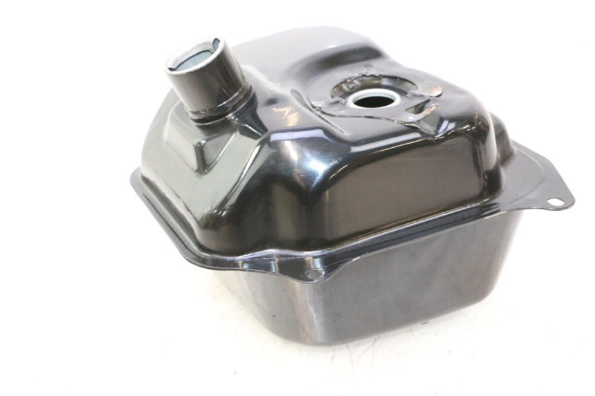 photo de DEPÓSITO DE COMBUSTIBLE TNT MOTOR ROMA 10' 4T 50 (2007 - 2018) - Detalles de los puntos de fijación