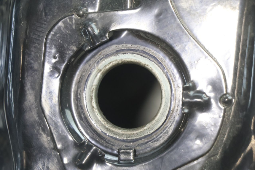 photo de DEPOSITO FUEL TNT MOTOR ROMA 12' 2T 50 (2007 - 2018) - Otra perspectiva
