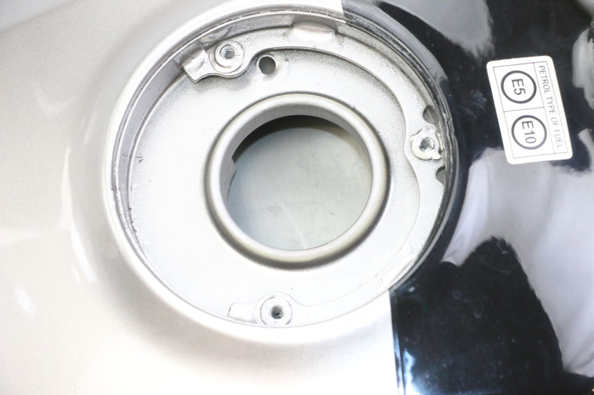 photo de DEPOSITO FUEL ROYAL ENFIELD SCRAM 411 (2022 - 2024) - Primer plano técnico