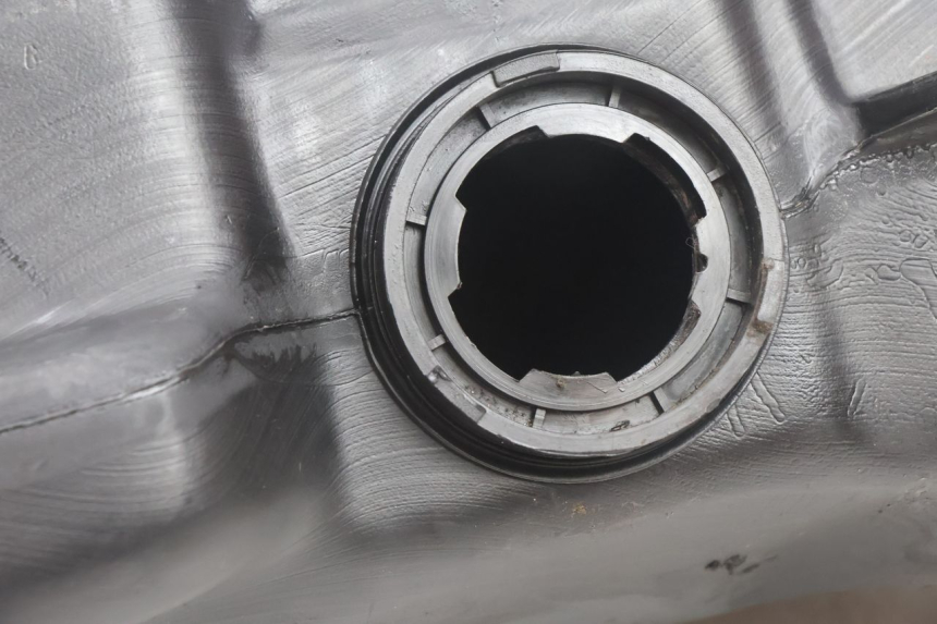photo de DEPOSITO FUEL GILERA RUNNER SP 50 (2002 - 2004) - Detalles de los puntos de fijación