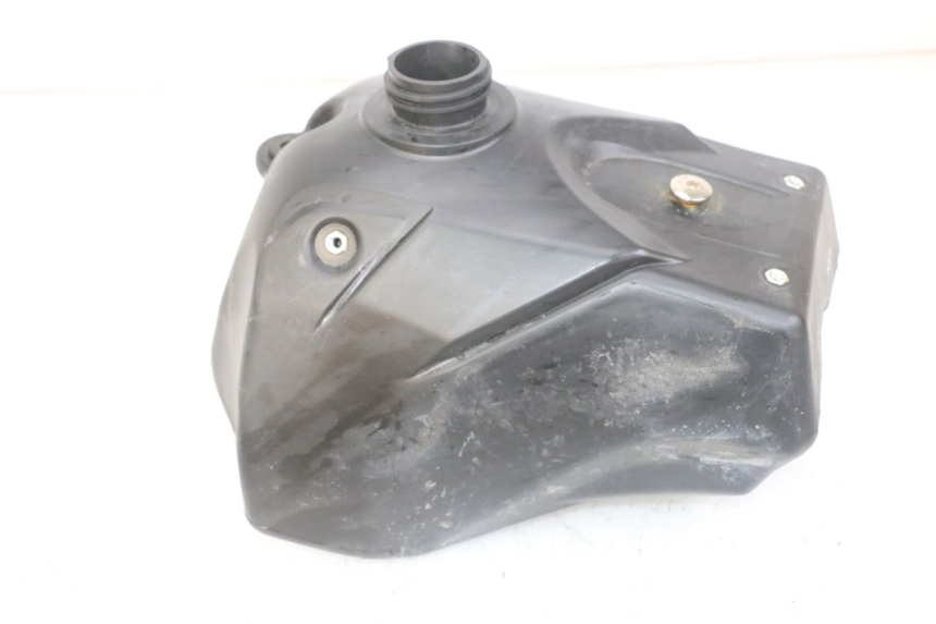 photo de DEPÓSITO DE COMBUSTIBLE APOLLO RXF 125 - Primer plano técnico