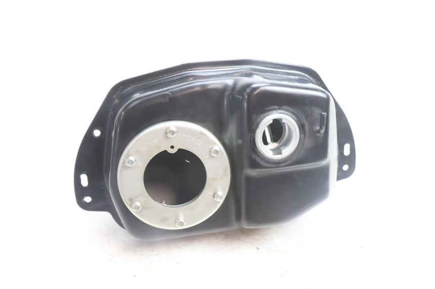 photo de DEPOSITO FUEL JM MOTORS SANTANA EVO 50 (2024 - 2026) - Primer plano técnico