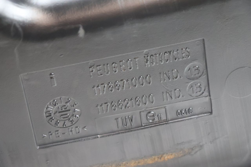 photo de DEPOSITO FUEL PEUGEOT SATELIS 125 (2006 - 2009) - Otra perspectiva