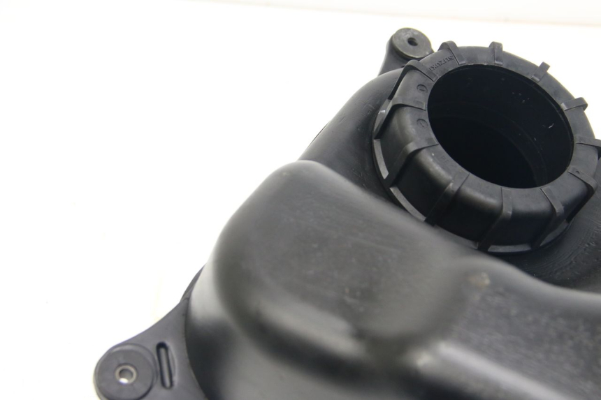 photo de DEPÓSITO DE COMBUSTIBLE SUZUKI SIXTEEN 125 (2008 - 2010) - Otra perspectiva