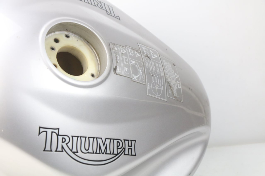 photo de DEPOSITO FUEL TRIUMPH SPRINT ST ABS 1050 (2005 - 2007) - Primer plano de alta resolución