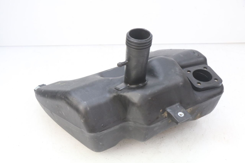 photo de DEPÓSITO DE COMBUSTIBLE APRILIA SR 2T 50 (2018 - 2022) - Primer plano técnico