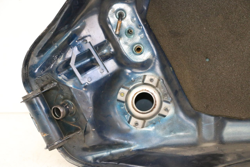 photo de DEPOSITO FUEL HONDA ST PAN EUROPEAN 1300 (2002 - 2013) - Detalles de los puntos de fijación