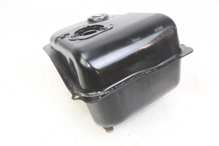 photo de DEPóSITO DE COMBUSTIBLE SYM SYMPHONY 125 (2009 - 2015) - Primer plano técnico