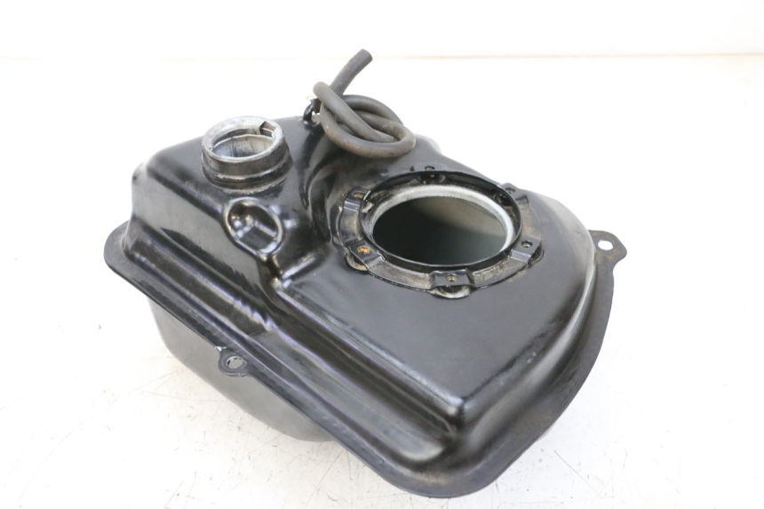 photo de DEPOSITO FUEL NECO TEMPO 4T 50 (2022 - 2026) - Detalles de los puntos de fijación