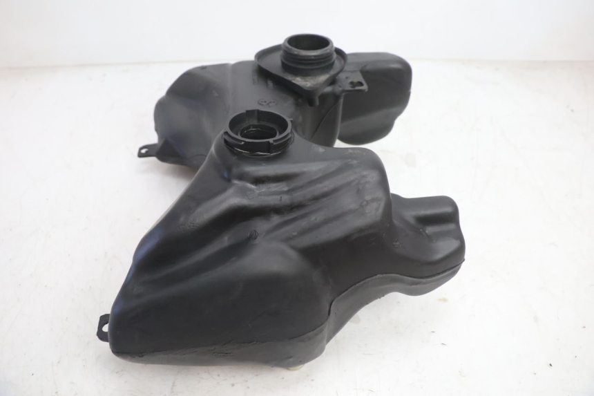 photo de DEPÓSITO DE COMBUSTIBLE PEUGEOT TREKKER 50 (1995 - 2004) - Detalles de los puntos de fijación
