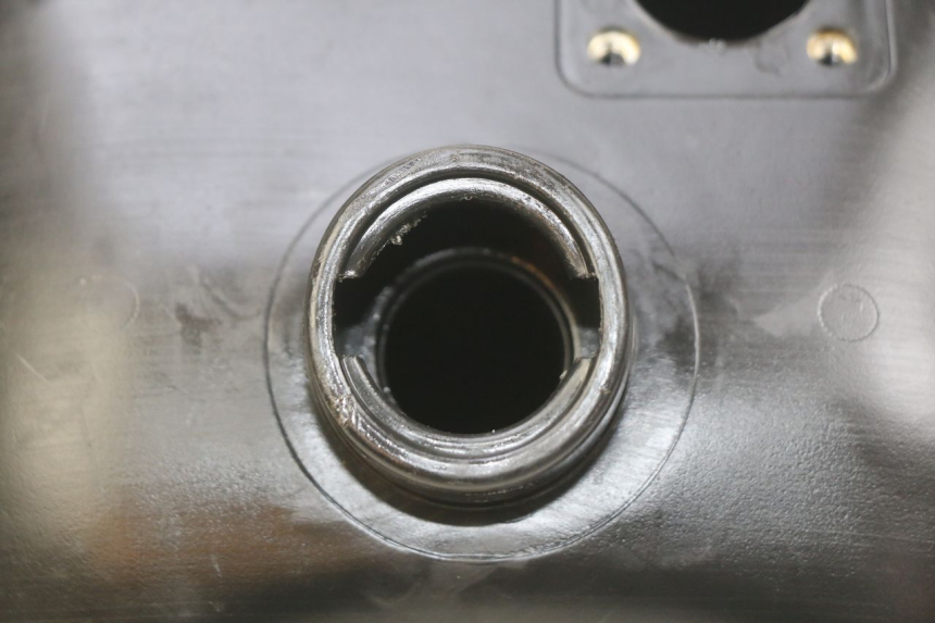 photo de DEPÓSITO DE COMBUSTIBLE PEUGEOT V-CLIC VCLIC 50 (2007 - 2013) - Primer plano técnico