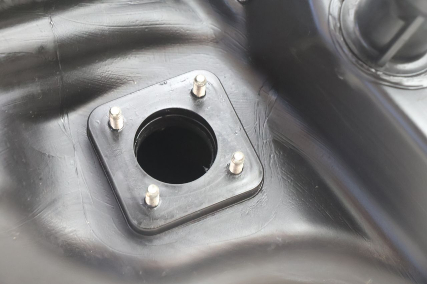 photo de DEPÓSITO DE COMBUSTIBLE PIAGGIO VESPA PRIMAVERA 2T 50 (2013 - 2018) - Otra perspectiva