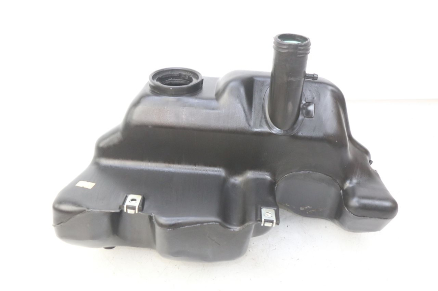 photo de DEPÓSITO DE COMBUSTIBLE PIAGGIO VESPA S 2T 50 (2007 - 2014) - Primer plano técnico