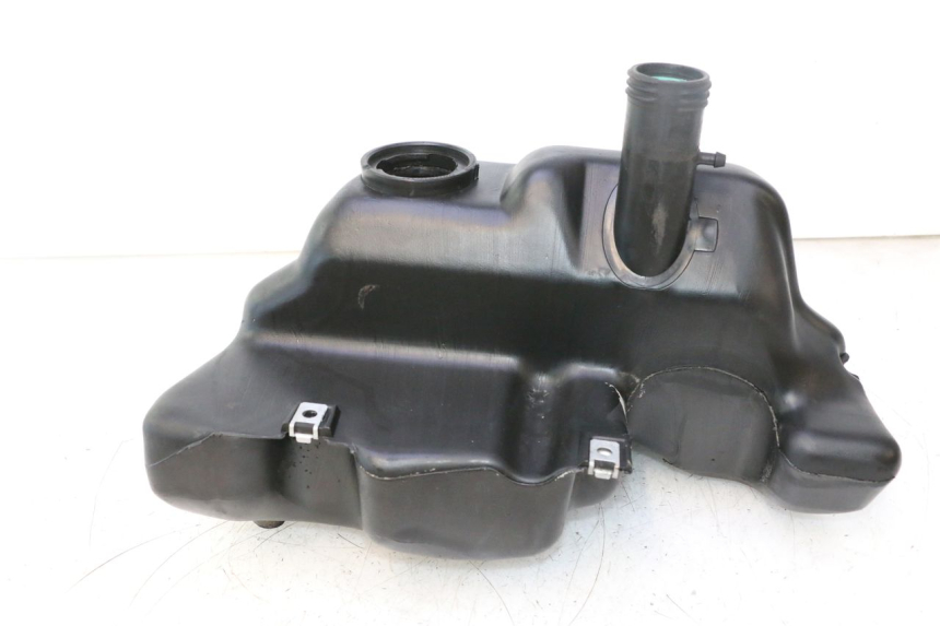 photo de DEPÓSITO DE COMBUSTIBLE PIAGGIO VESPA S 2T 50 (2007 - 2014) - Detalle de la pieza