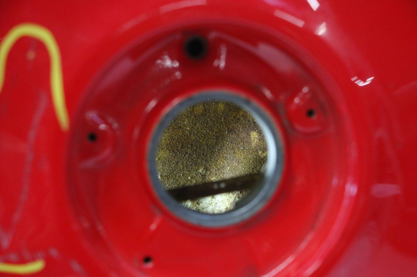 photo de DEPóSITO DE COMBUSTIBLE HONDA VFR FI RC46 800 (1998 - 2001) - Detalles de los puntos de fijación