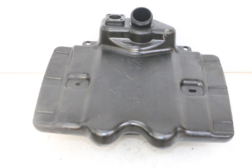 photo de DEPÓSITO DE COMBUSTIBLE PEUGEOT VIVACITY NEW 4T 50 (2008 - 2017) - Detalles de los puntos de fijación