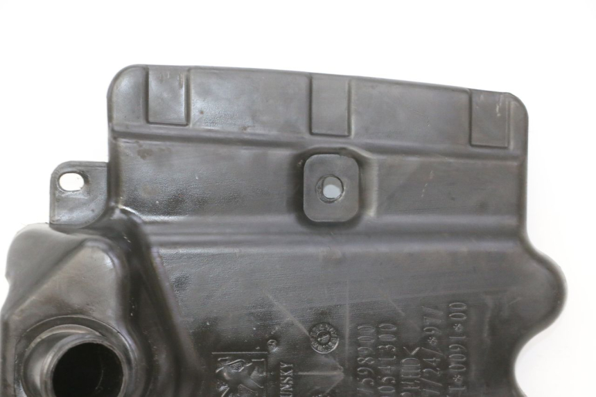 photo de DEPÓSITO DE COMBUSTIBLE PEUGEOT VIVACITY NEW 4T 50 (2008 - 2017) - Estado de la superficie y material