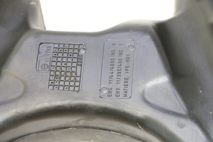 photo de DEPOSITO FUEL PEUGEOT VIVACITY 50 (2004 - 2009) - Detalles de los puntos de fijación