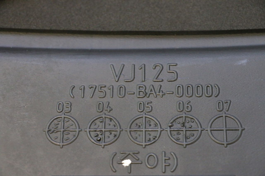 photo de DEPOSITO FUEL DAELIM VJ ROADWIN 125 (2004 - 2007) - Detalles de los puntos de fijación