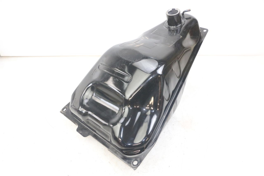 photo de DEPÓSITO DE COMBUSTIBLE YAMAHA XMAX X-MAX ABS 125 (2017 - 2020) - Detalles de los puntos de fijación