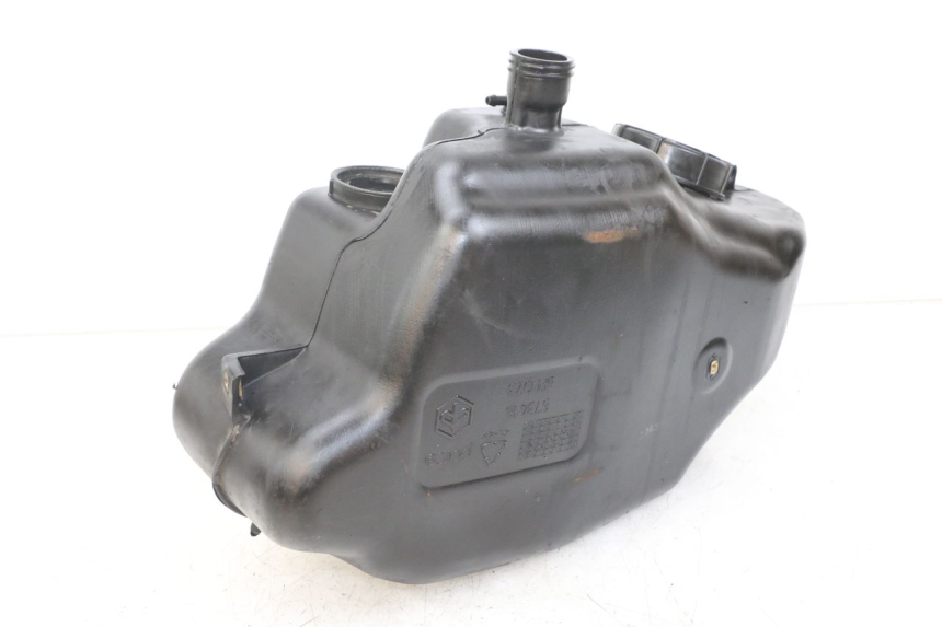 photo de DEPÓSITO DE COMBUSTIBLE PIAGGIO X10 125 (2012 - 2017) - Primer plano técnico
