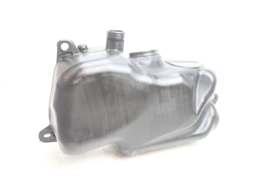 photo de DEPOSITO FUEL PIAGGIO X8 STREET 125 (2006 - 2007) - Primer plano técnico