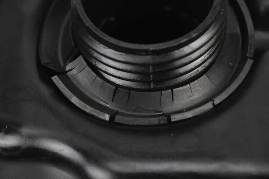 photo de DEPOSITO FUEL RAZZO XENON 4T 50 (2008 - 2012) - Zoom estado de uso