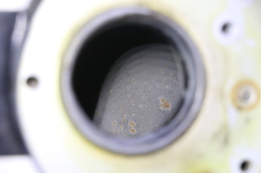 photo de DEPOSITO FUEL YAMAHA XJR 1300 (1998 - 2002) - Estado de la superficie y material