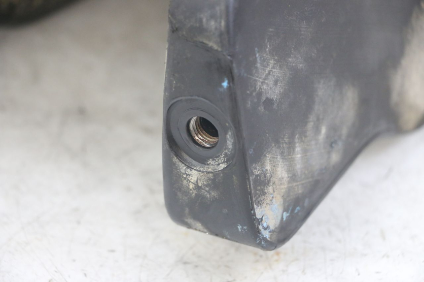 photo de DEPÓSITO DE COMBUSTIBLE PEUGEOT XP6 50 (1997 - 2003) - Primer plano técnico