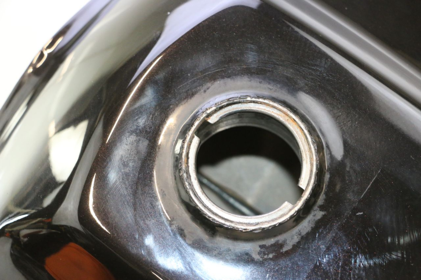 photo de DEPOSITO FUEL HONDA XRV AFRICA TWIN 750 (1990 - 1992) - Primer plano técnico