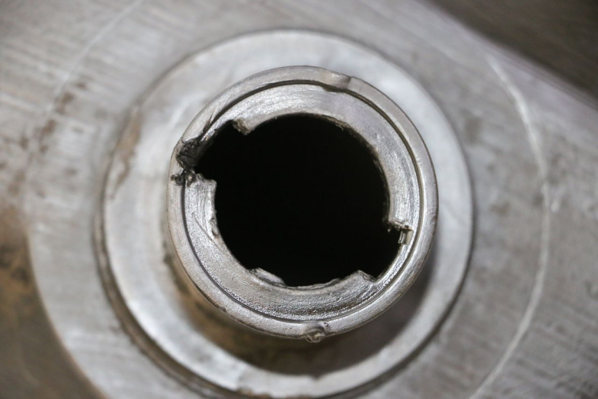 photo de DEPOSITO FUEL YAMAHA YP MAJESTY 125 (2007 - 2010) - Detalles de los puntos de fijación