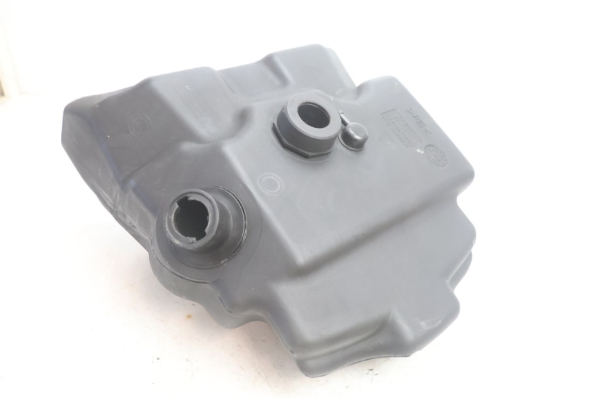 photo de DEPOSITO FUEL YAMAHA YP MAJESTY 125 (2002 - 2006) - Detalle de la pieza